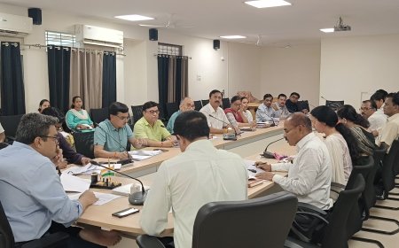 डिप्टी कलेक्टर को बैठक में संबंधित जानकारी के साथ उपस्थित न होने के कारण कारण बताओ नोटिस जारी करने के लिए निर्देश दिये।
