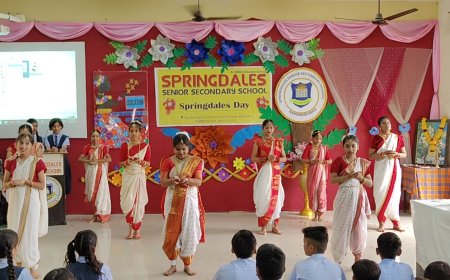 स्प्रिंगडेल्स सीनियर सेकेंडरी स्कूल का स्थापना दिवस मनाया