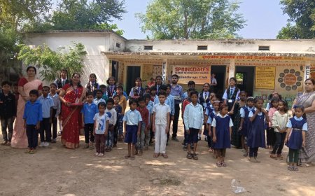 स्प्रिगडेल्स स्कूल के परोपकार क्लब ने अनाथ आश्रम व सरकारी स्कूल में मनाई दीपावली*