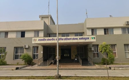 संभागीय आई टी आई नर्मदापुरम में लापरवाही की हद करदी  पाँच दिन की छु टटी स्वीकृत में लगे आठ साल