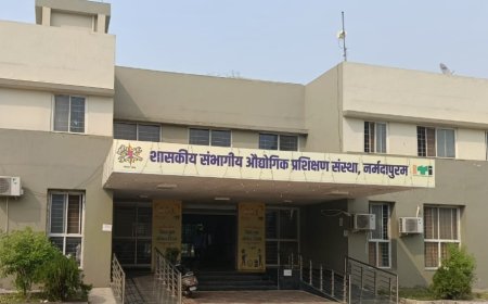 आईटीआई प्राचार्य की लापरवाही या साझेदारी ??