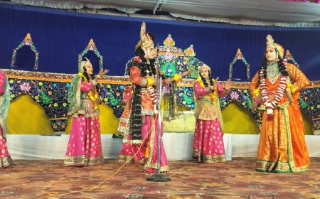 वृंदावन में रसिया पर श्रद्धालु थिरक उठे और उनके मन मयूर नाच उठे।