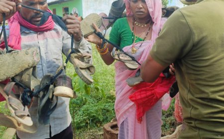 प्रेमी जोड़े से एक-दूसरे को चप्पल-जूते की माला पहनवाई गई। दोनों एक साथ रहने के लिए अड़े