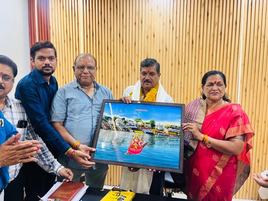 सांसद ने नर्मदांचल पत्रकार संघ के नवनिर्वाचित अध्यक्ष वरिष्ठ पत्रकार श्री तिवारी को किया सम्मानित