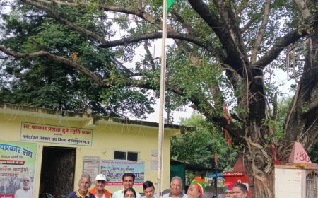 नर्मदा अंचल पत्रकार संघ  ने हर्षोल्लास के साथ फहराया तिरंगा