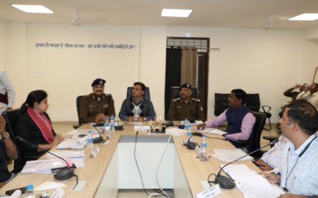 भीड़भाड़ वाले स्थानों से अवैध अतिक्रमण हटाते हुए मुख्य स्थलों पर वाहन पार्किग चिन्हित किये जाए - कमिश्नर कृष्ण गोपाल तिवारी