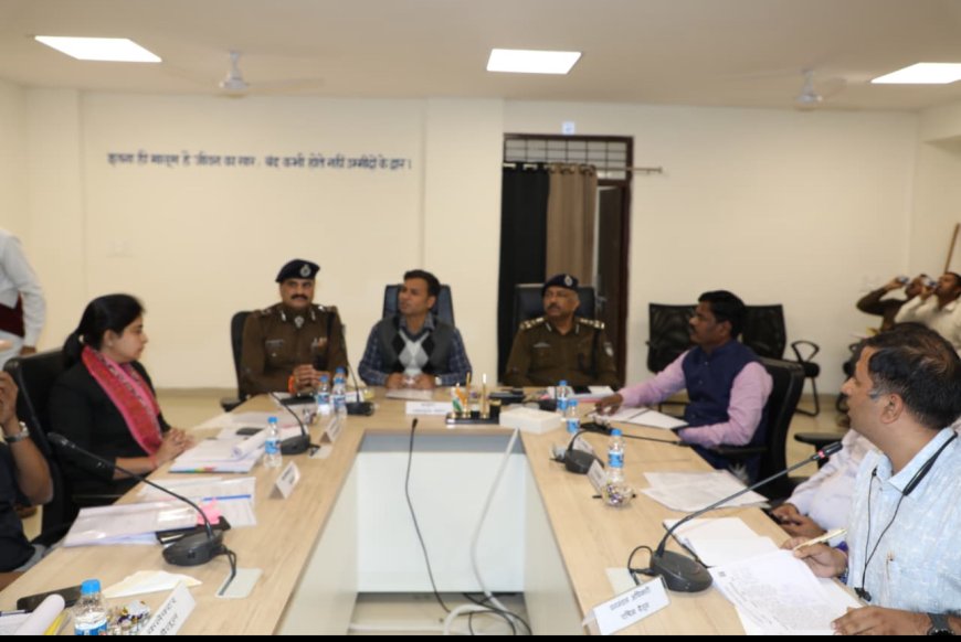 भीड़भाड़ वाले स्थानों से अवैध अतिक्रमण हटाते हुए मुख्य स्थलों पर वाहन पार्किग चिन्हित किये जाए - कमिश्नर कृष्ण गोपाल तिवारी