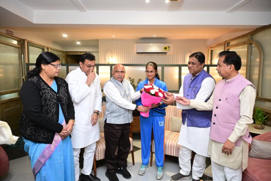 भाजपा प्रदेश अध्यक्ष सहित विधायकों ने वर्ल्ड कप विजेता दुर्गा  (ब्लाइंड ) को किया सम्मानित