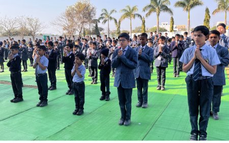 स्प्रिंगडेल्स सीनियर सेकेंण्डरी स्कूल में स्वामी विवेकानंद जयंती पर सूर्य नमस्कार का भव्य आयोजन