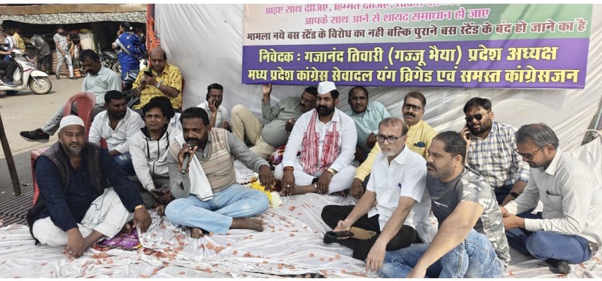 गजानंद तिवारी की भूख हड़ताल को जूस पिलाकर तुड़वाया गया