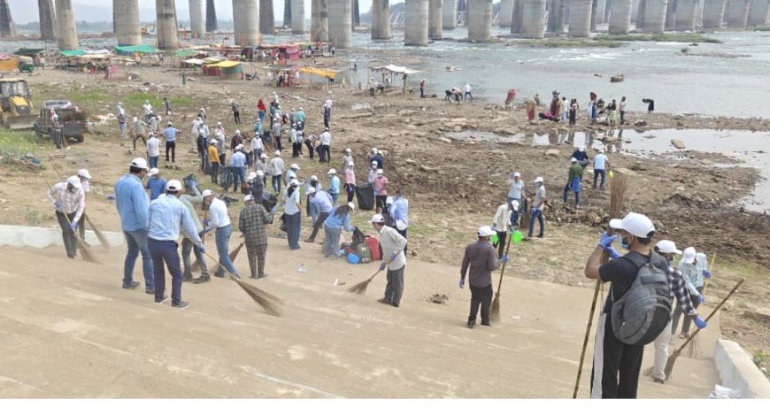 ट्राइडेंट ग्रुप की सीएसआर पहल: ‘निर्मल नर्मदा’ अभियान के तहत बुधनी ब्रिज घाट पर सफाई अभियान सफलतापूर्वक संपन्न हुआ।  का