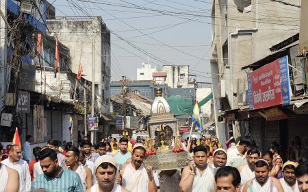 जय जिनेन्द्र जय भगवान महावीर स्वामी की जय के जयघोषों। से गूंजा पूरा नगर