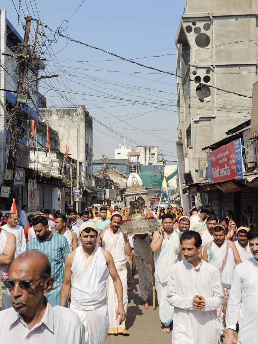 जय जिनेन्द्र जय भगवान महावीर स्वामी की जय के जयघोषों। से गूंजा पूरा नगर