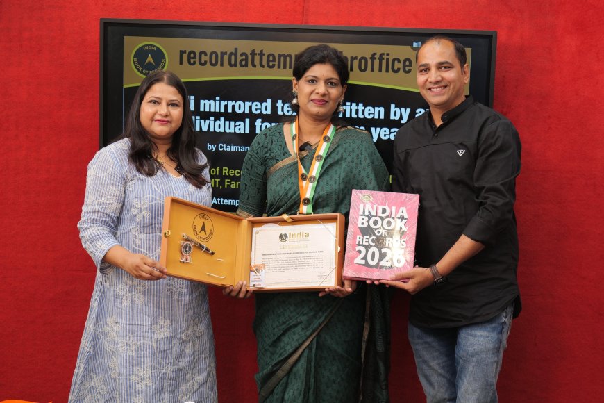 श्रीमती पल्लवी पारे चौकसे ने अपनी विलक्षण 'मिरर इमेज' (दर्पण लेखन) कला के माध्यम से राष्ट्रीय स्तर पर अपनी विशिष्ट पहचान बनाकर किया नाम रोशन