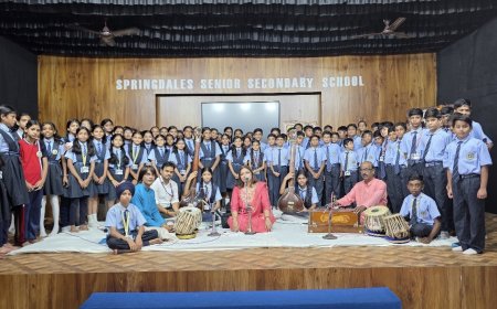 स्प्रिंगडेल्स स्कूल में गूंजे भारतीय शास्त्रीय संगीत के सुर, विद्यार्थियों ने जाना संस्कृति का महत्व