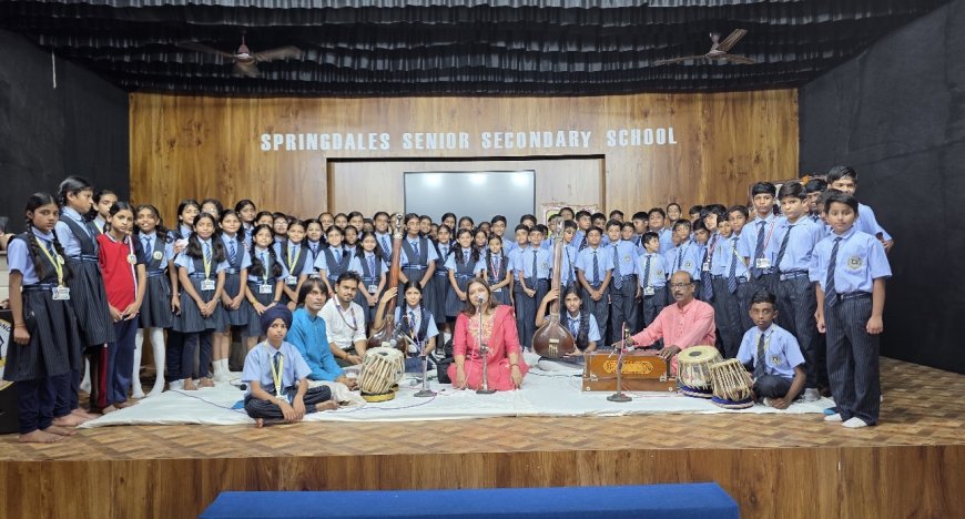 स्प्रिंगडेल्स स्कूल में गूंजे भारतीय शास्त्रीय संगीत के सुर, विद्यार्थियों ने जाना संस्कृति का महत्व